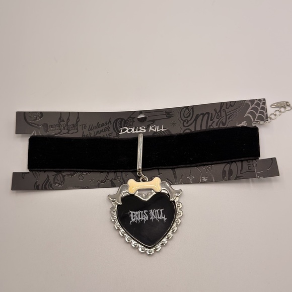 Dolls Kill Jewelry - Dolls Kill Gothic Heart Choker Necklace Black Velvet Bone Charm Goth Y2K